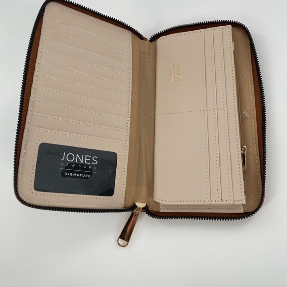 Jones New York Signature Wallet - Picture 3 of 8